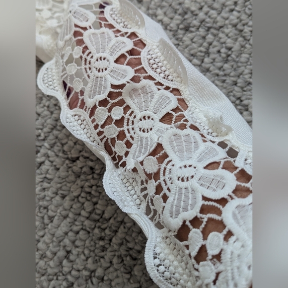 Vila Milano Womens (XL) Off-White V-Neck Sweater w/Full Sleeve Crochet Cut-Outs - Picture 10 of 12